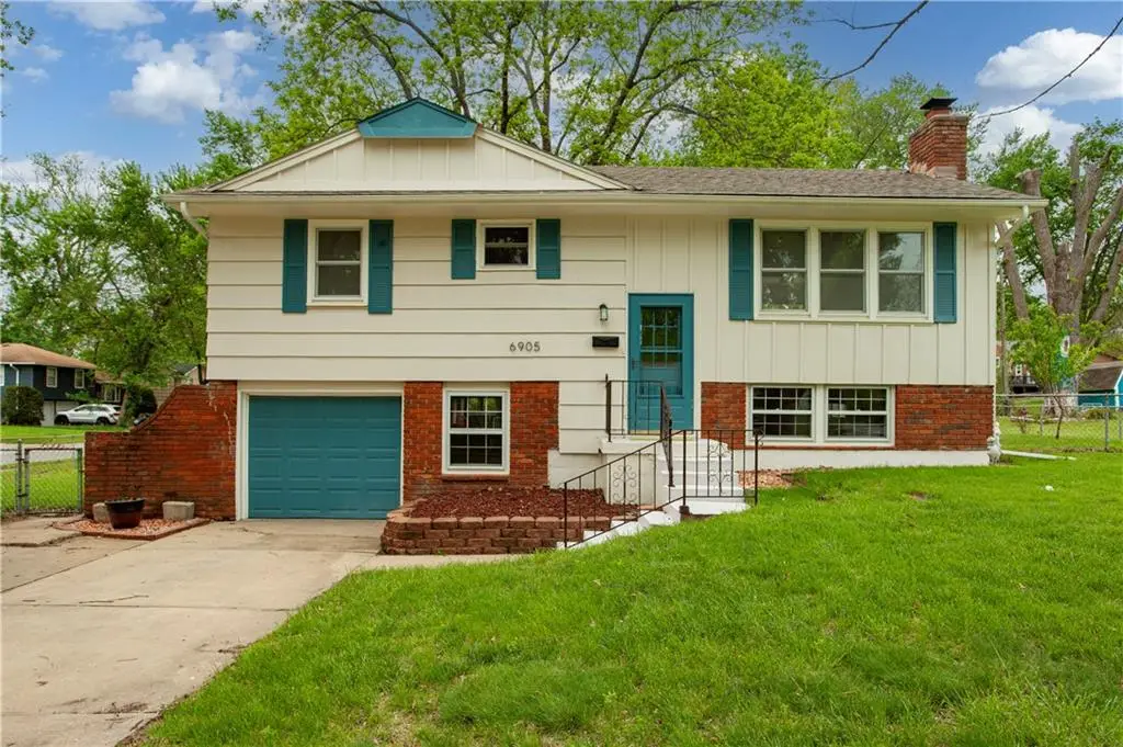 6905 E 136 Street, Grandview, MO 64030 - #1