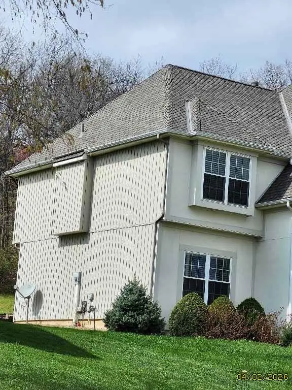 6826 N Charleston Drive, Kansas City, MO 64119