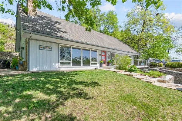 128 W Lakeshore Drive, Lake Quivira, KS 66217
