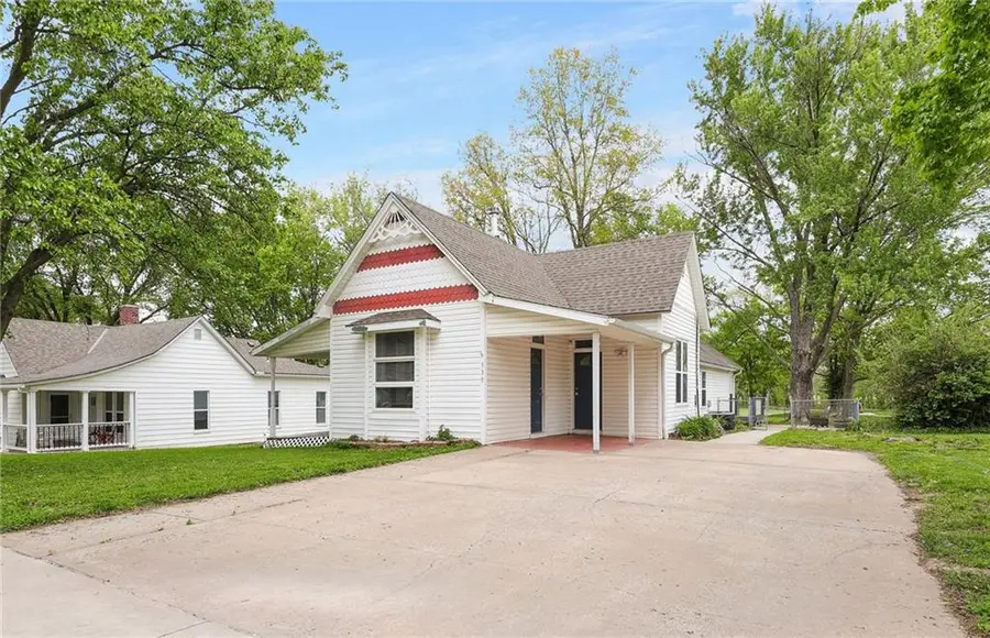 330 E Main Street, Smithville, MO 64089 - #2