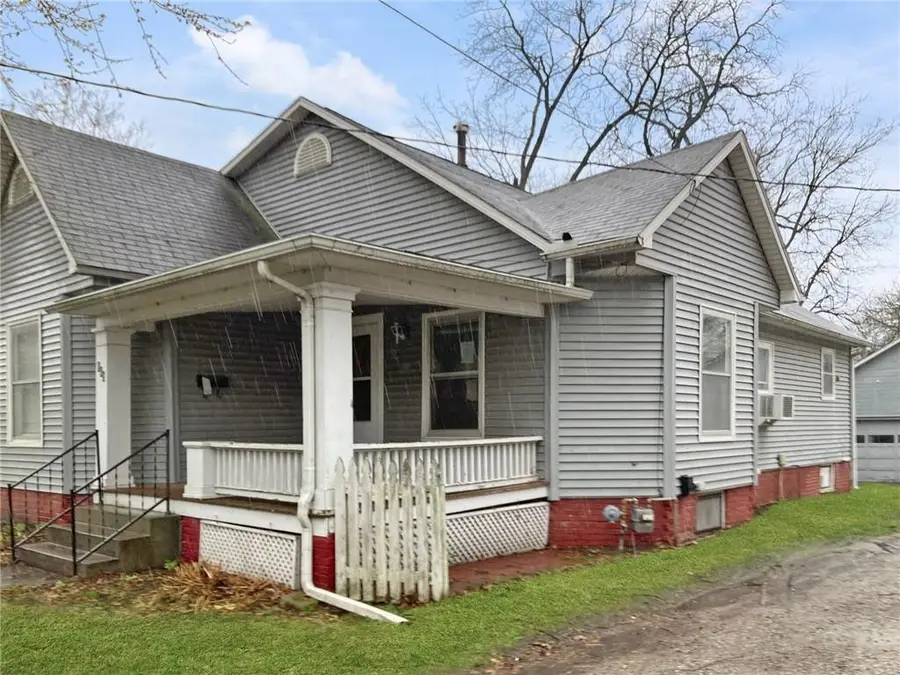 869 S Redman Avenue, Marshall, MO 65340 - #2