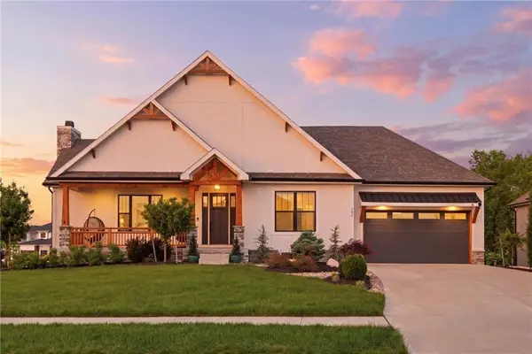 202 NW Ambersham Drive, Lee's Summit, MO 64081