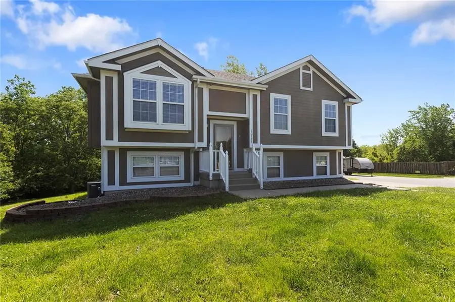 10527 N Ditman Avenue, Kansas City, MO 64157 - #2