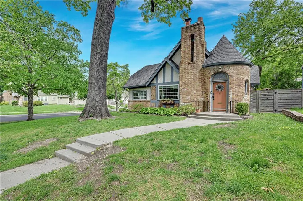 300 E Dartmouth Road, Kansas City, MO 64113 - #1