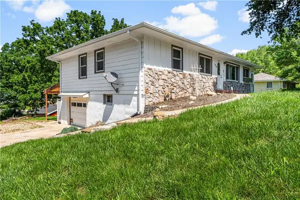 2800 S Cedar Crest Terrace, Independence, MO 64057