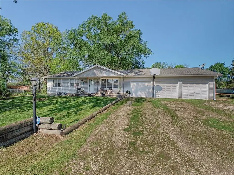 102 Walnut Court, Perry, KS 66073 - #2