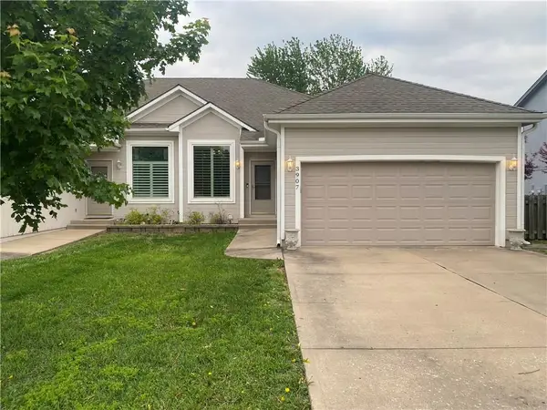 3907 SW Chartwell Court, Lee's Summit, MO 64082