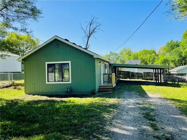 602 E Eisenhower Road, Lansing, KS 66043