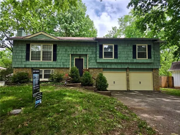 308 S Cardinal Drive, Olathe, KS 66062