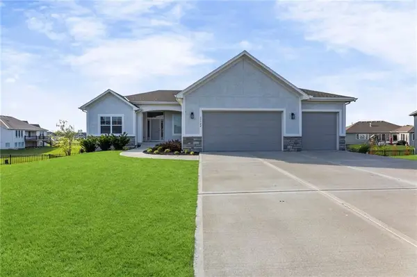 17742 S Myrna Drive, Olathe, KS 66062