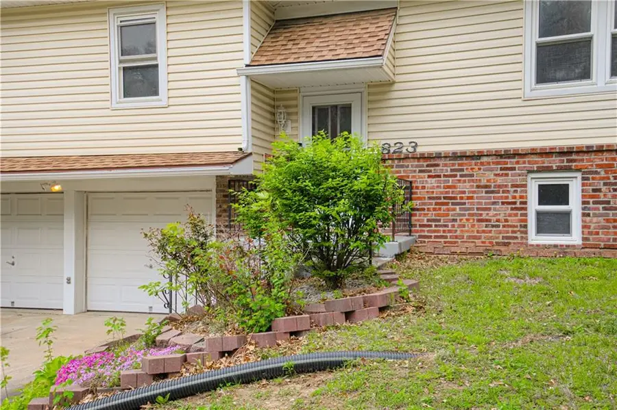 823 Englewood Street, Lansing, KS 66043 - #3