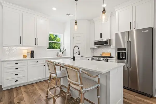 404 NE Ash Street, Oak Grove, MO 64075