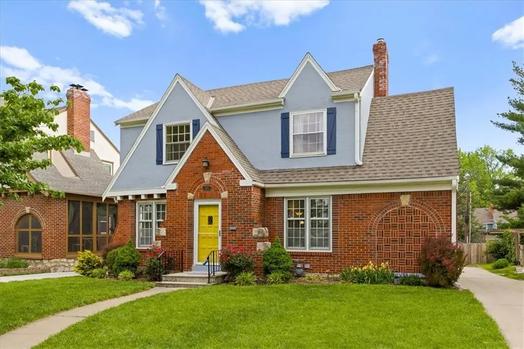 636 E 74th Street, Kansas City, MO 64131 - #1