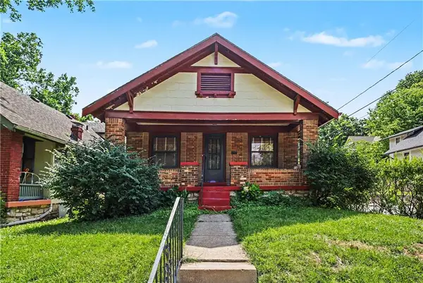 4100 Roanoke Road, Kansas City, MO 64111