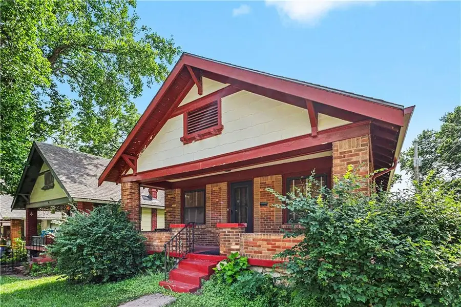4100 Roanoke Road, Kansas City, MO 64111 - #2