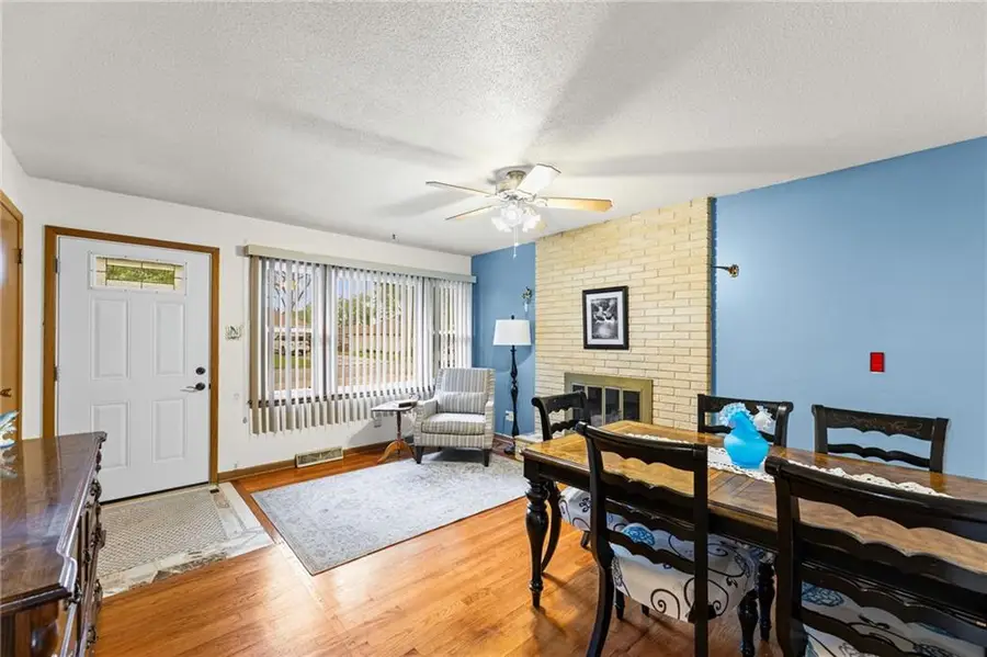 4733 Bond Street, Shawnee, KS 66203 - #2