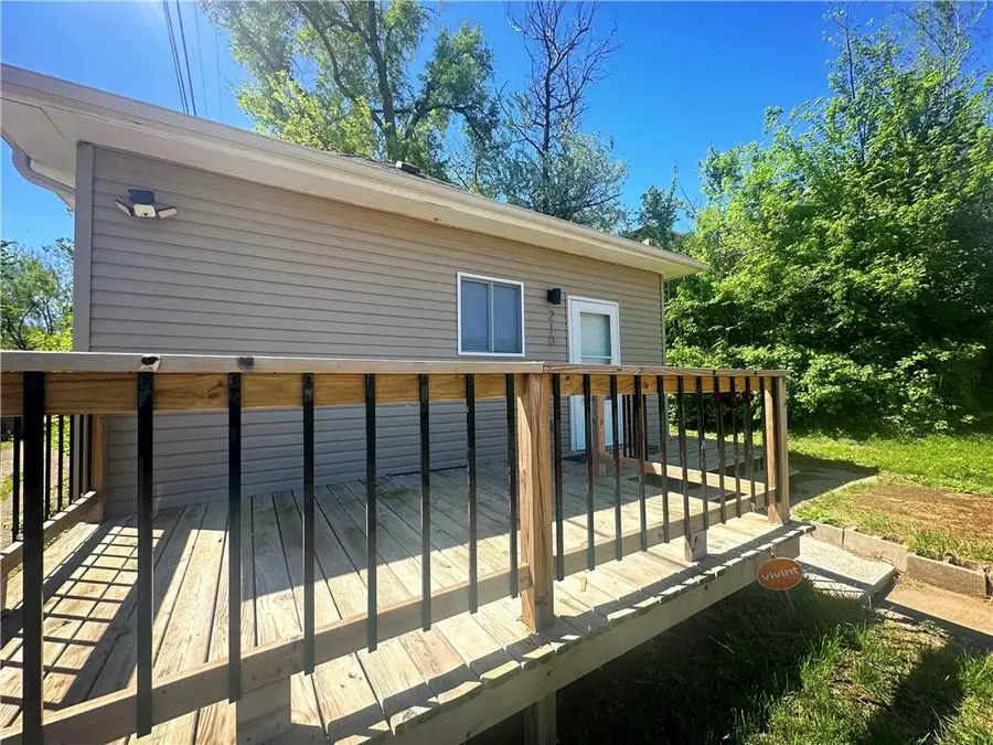 210 E Cherry Street, Saint Joseph, MO 64505 - #3