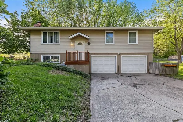 106 Kent Street, Wood Heights, MO 64024