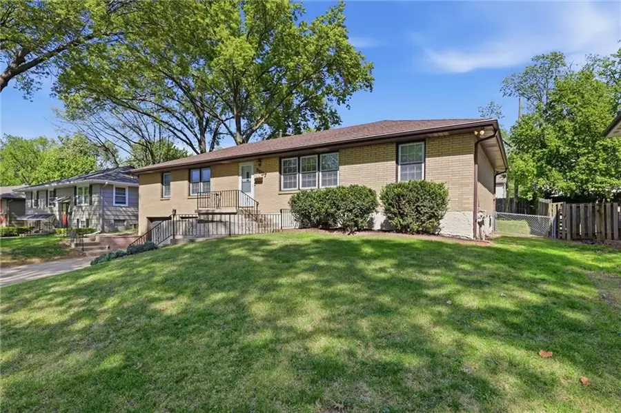 5037 N Michigan Avenue, Kansas City, MO 64118 - #2