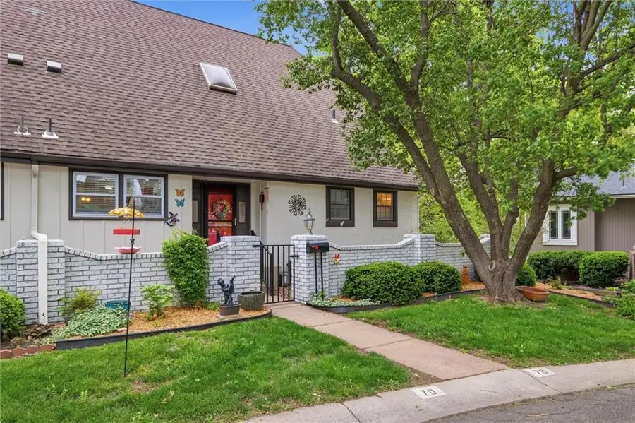 70 Woodbridge Lane, Kansas City, MO 64145 - #2