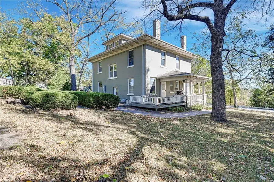 221 W Front Street, Bonner Springs, KS 66012 - #3