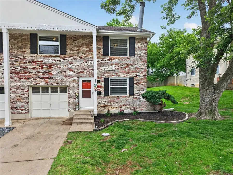 7189 NW Chapel Woods Lane, Kansas City, MO 64152 - #3