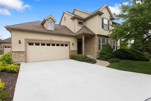 9827 Nieman Place, Overland Park, KS 66213