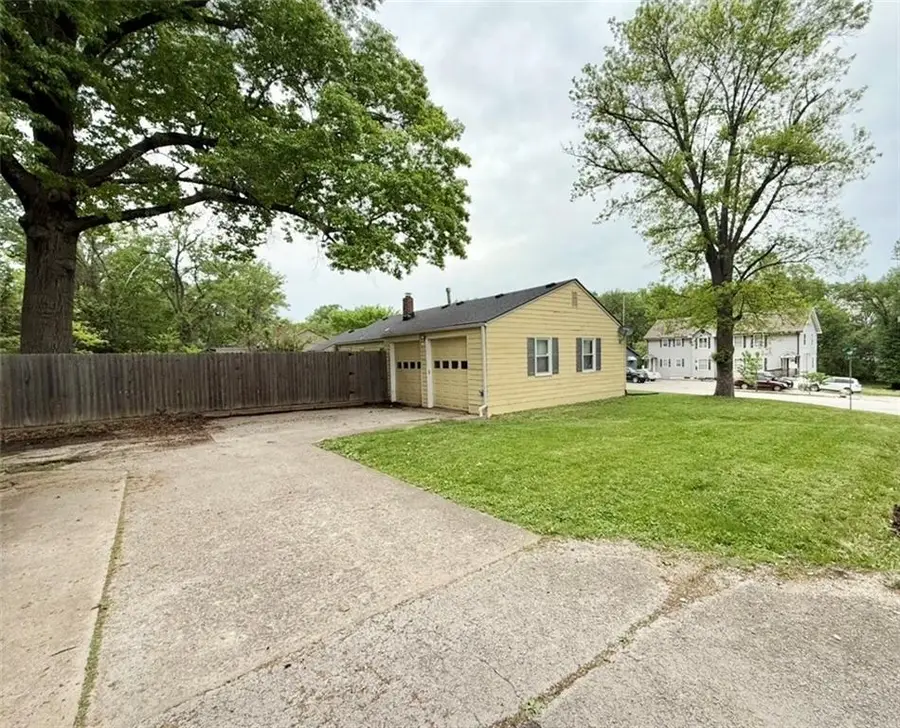 9817 E 67th Terrace, Raytown, MO 64133 - #3