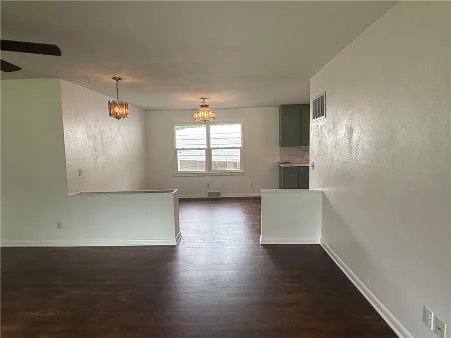 902 W 1st Street, Coffeyville, KS 67337 - #3