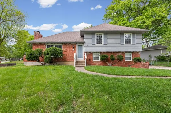 7617 NW Milrey Drive, Kansas City, MO 64152