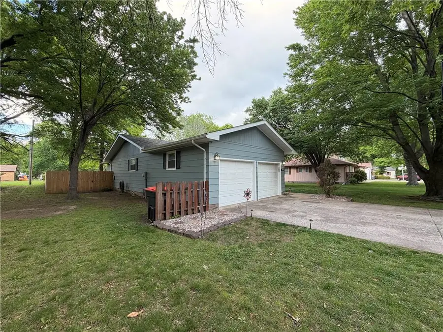 505 E 25th Street, Pittsburg, KS 66762 - #3