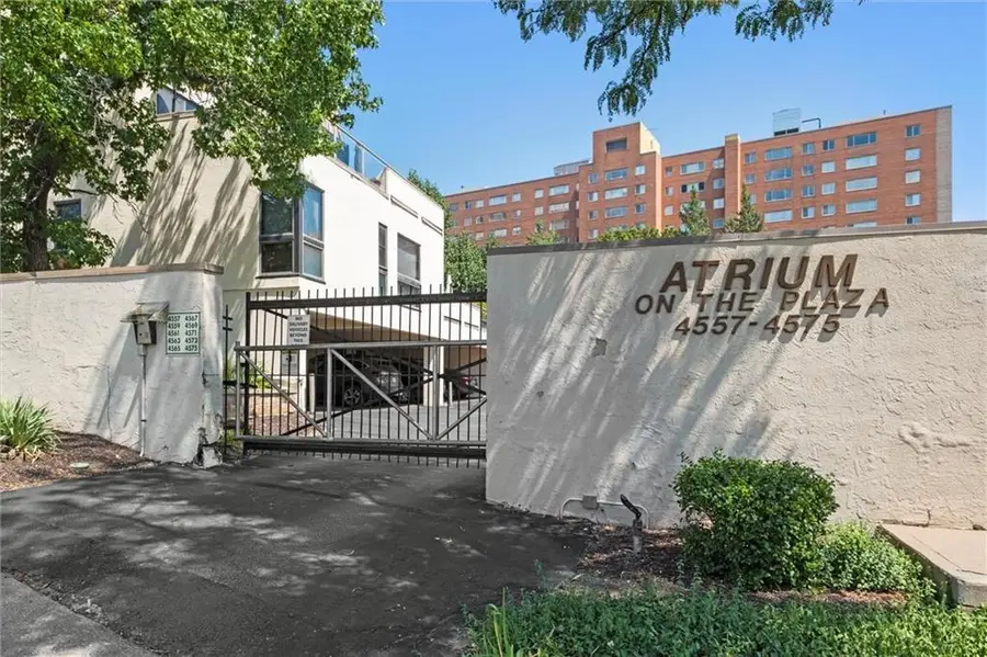 4557 Walnut Street, Kansas City, MO 64111 - #2
