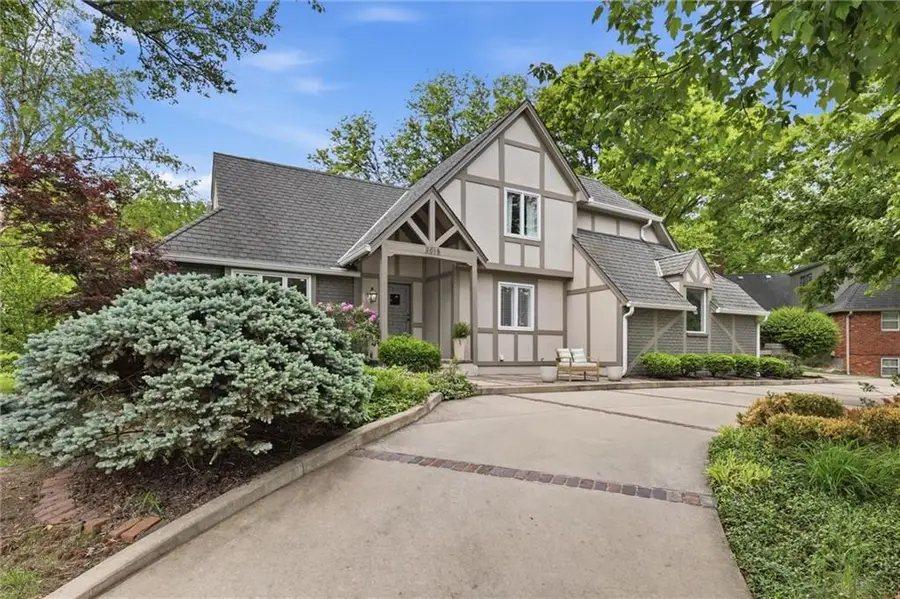 3015 W 83rd Street, Leawood, KS 66206 - #2