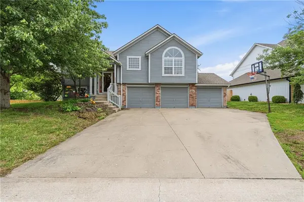 2316 SW Tracker Lane, Lee's Summit, MO 64082