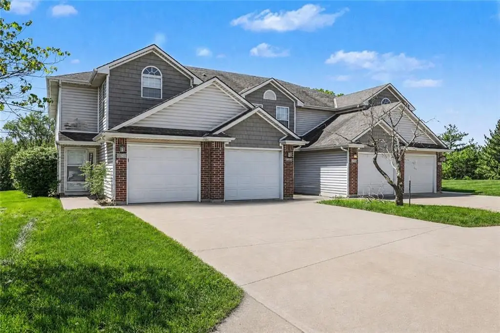 920-924 SW Imperial Lane, Lees Summit, MO 64064 - #1