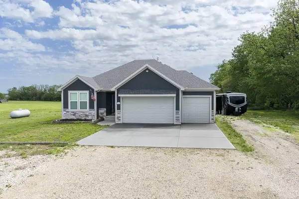20196 207th Street, Tonganoxie, KS 66086