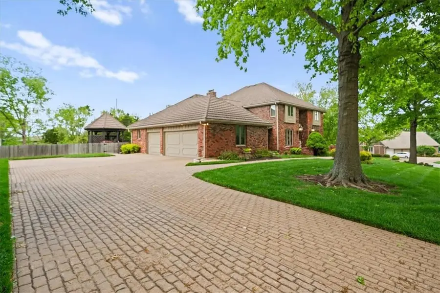 3600 W 119th Terrace, Leawood, KS 66209 - #2