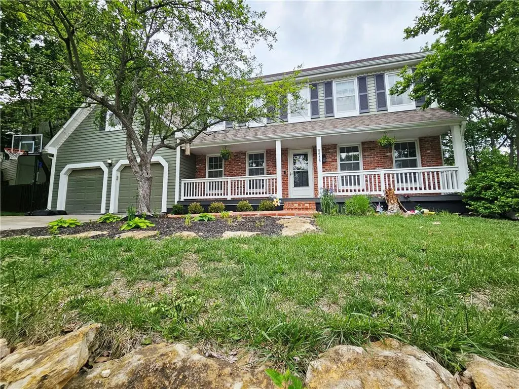 8638 Greenwood Lane, Lenexa, KS 66215 - #1
