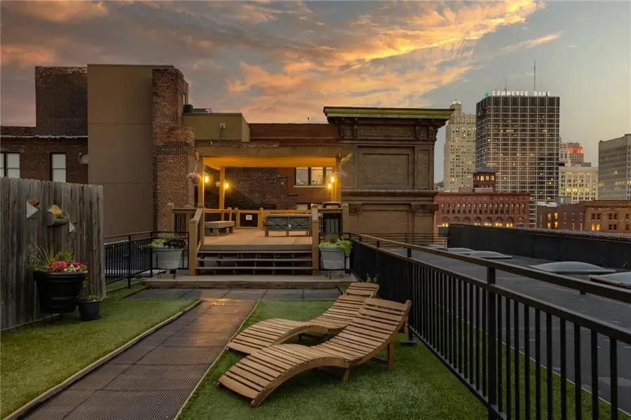 308 W 8th Street #302, Kansas City, MO 64105 - #3