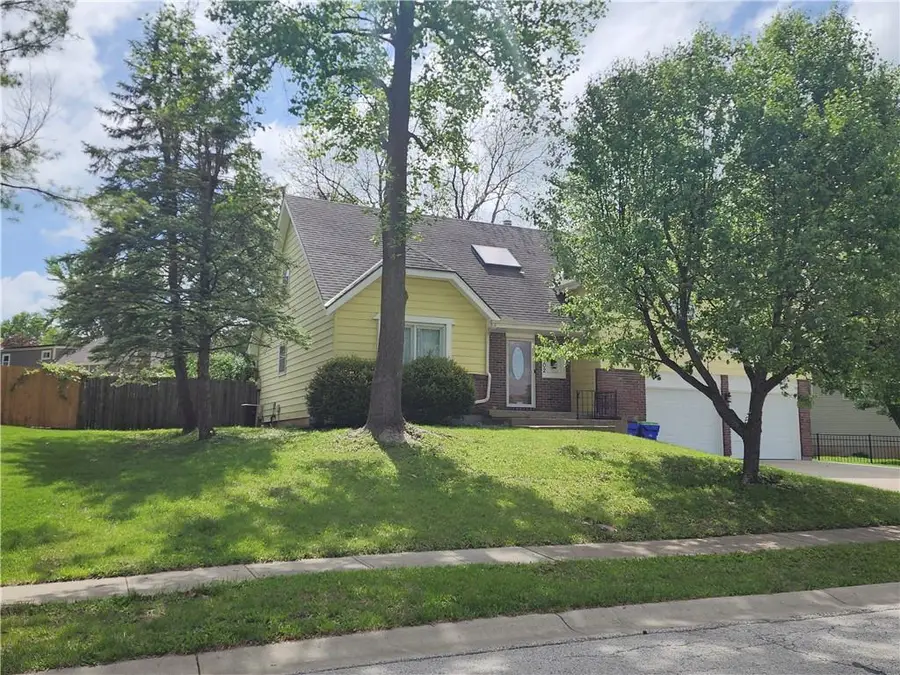 7302 Earnshaw Street, Shawnee, KS 66216 - #2