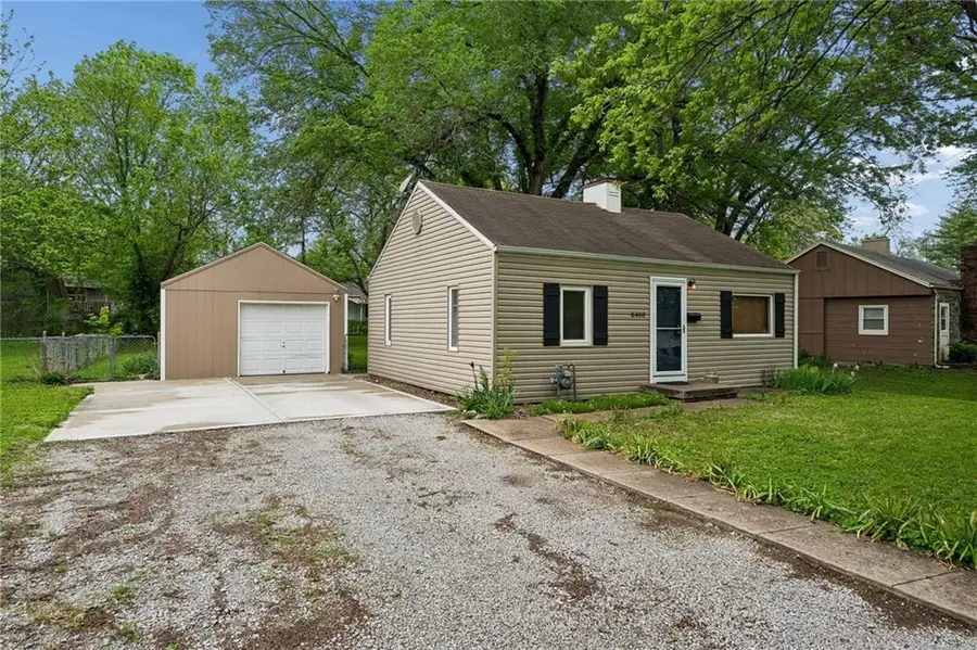 8400 Greenwood Street, Raytown, MO 64138 - #3