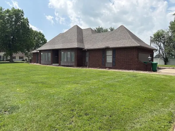 914 Country Club Drive, Butler, MO 64730