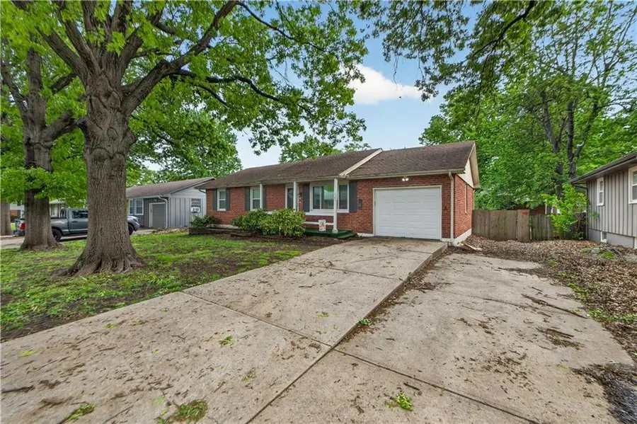 705 NE Darwin Street, Lees Summit, MO 64063 - #2