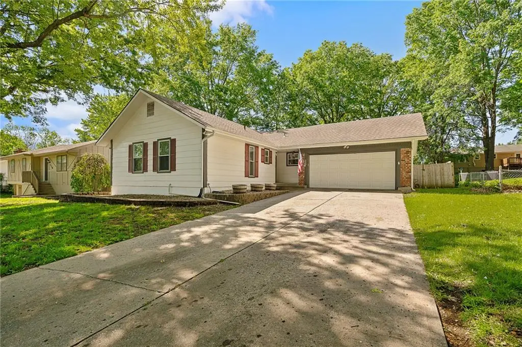 220 SW Richwood Lane, Blue Springs, MO 64014 - #1