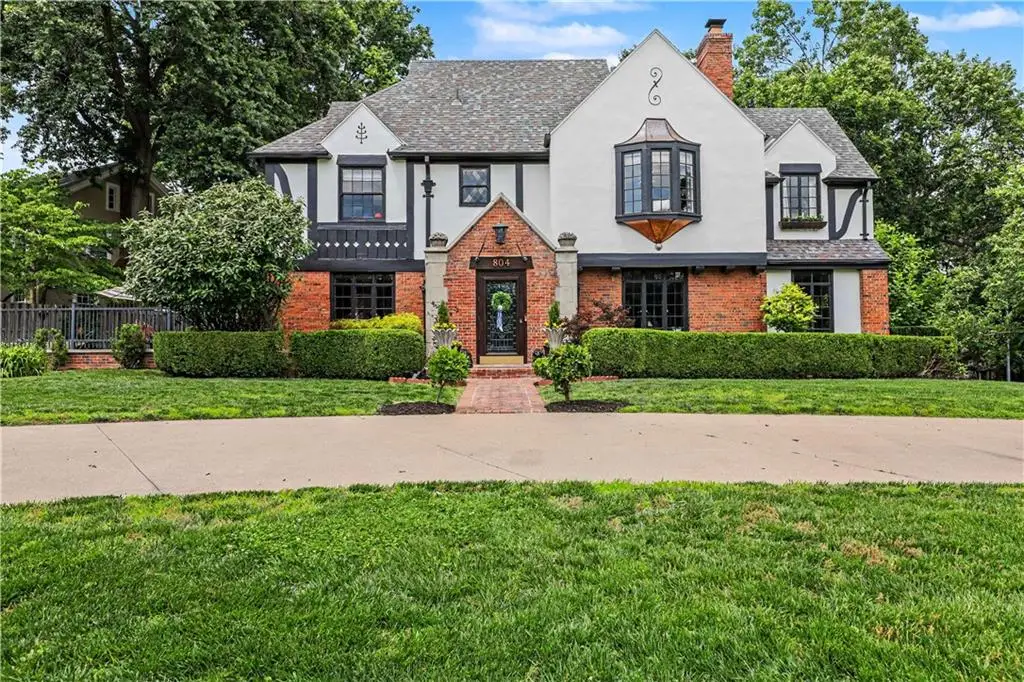 804 W 63rd Street, Kansas City, MO 64113 - #1