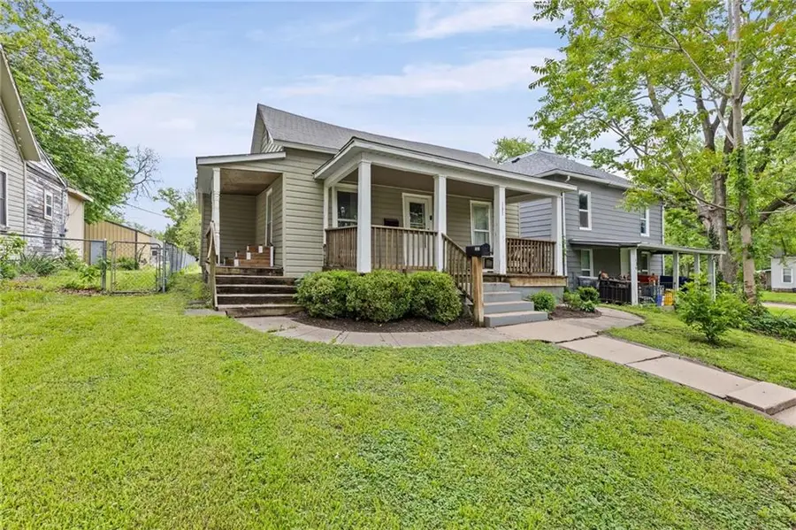 131 S Oak Street, Ottawa, KS 66067 - #3