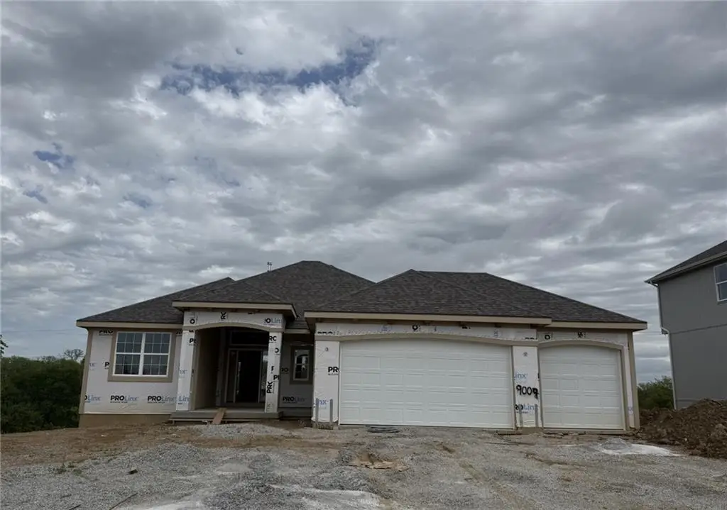 9009 N Poplar Avenue, Kansas City, MO 64156 - #1