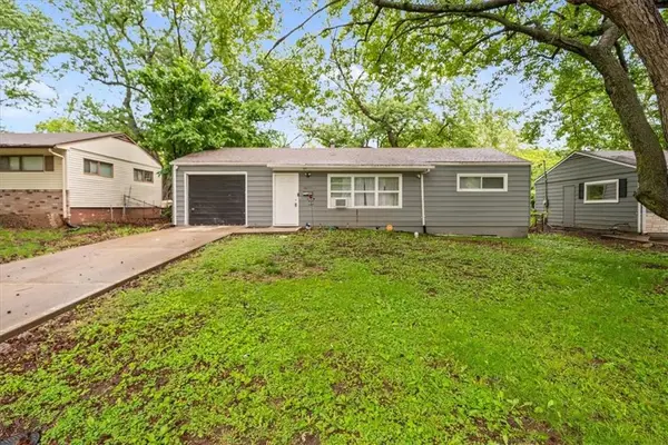 10711 Ewing Drive, Kansas City, MO 64134