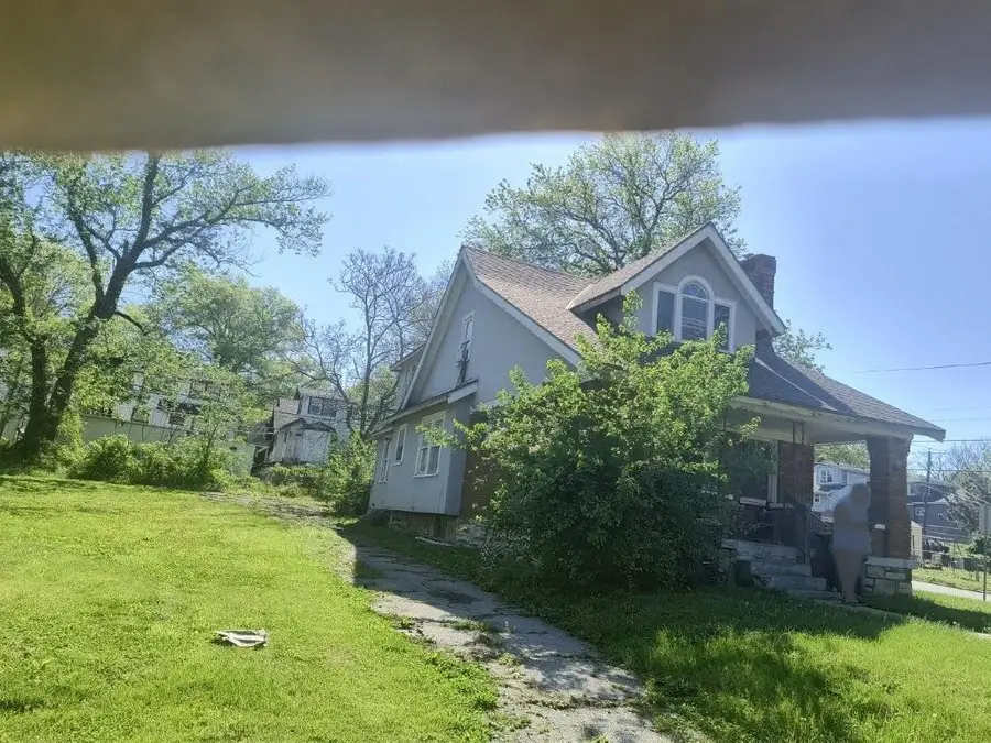 5247 Brookwood Avenue, Kansas City, MO 64130 - #2