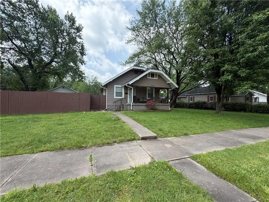 908 E 10th Street, Pittsburg, KS 66762 - #3
